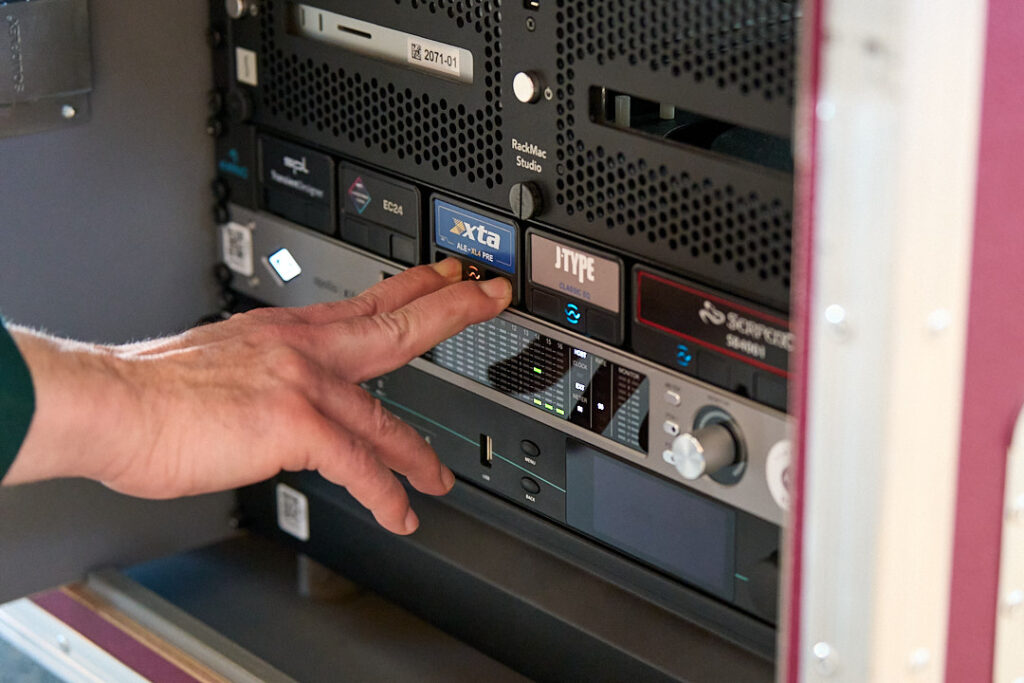 Ein Rack mit verbautem SEPIA L6 Host von Karno